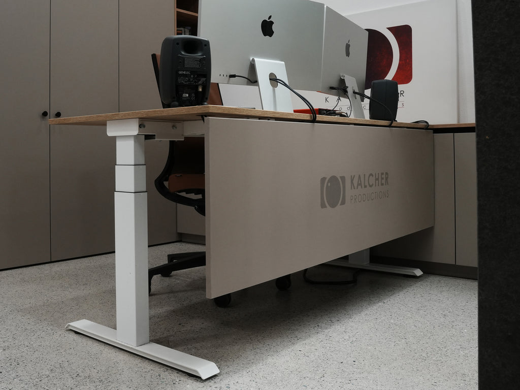 Schreibtisch Logogravur Sichtschutz Platte