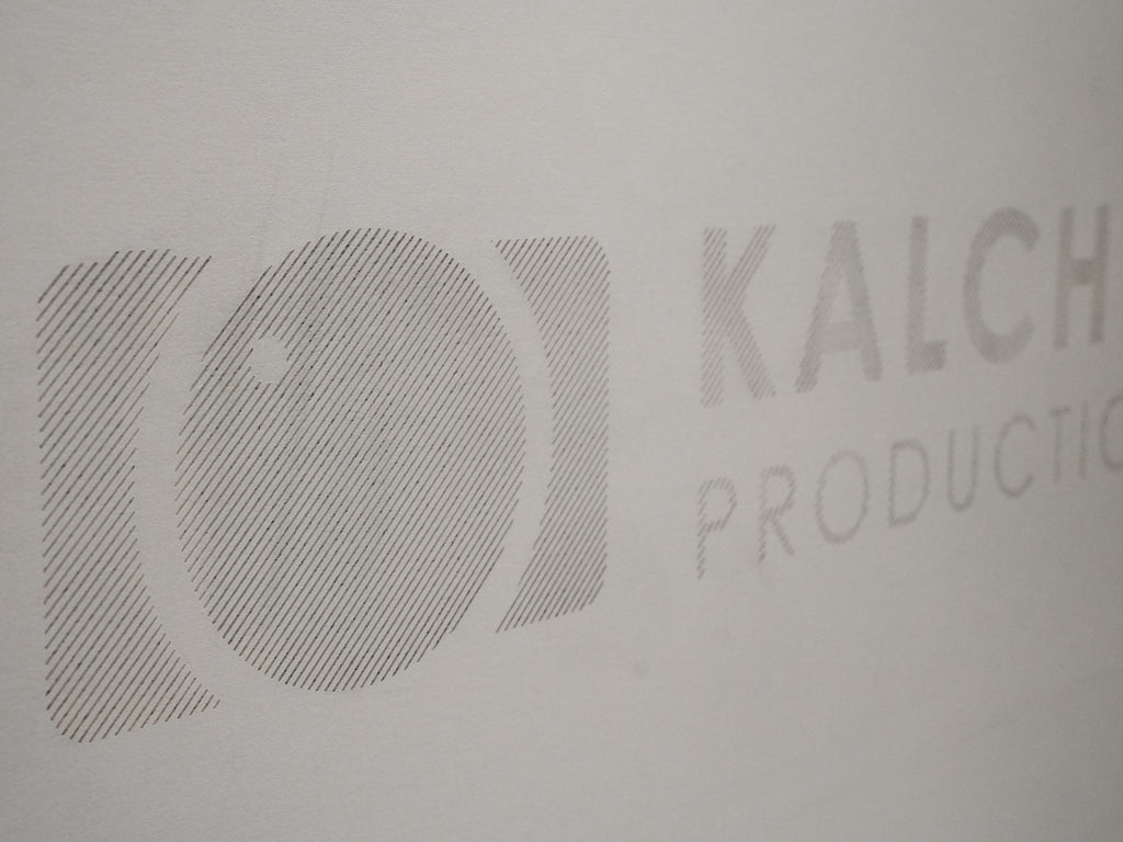 Schreibtisch Logogravur Sichtschutz Platte