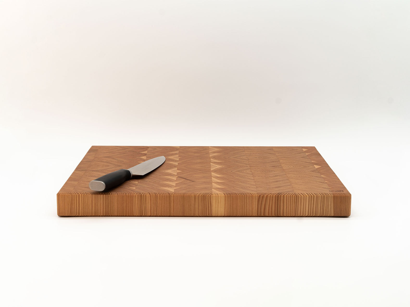 Großes Holz-Schneidebrett in Lärche Stirnholz