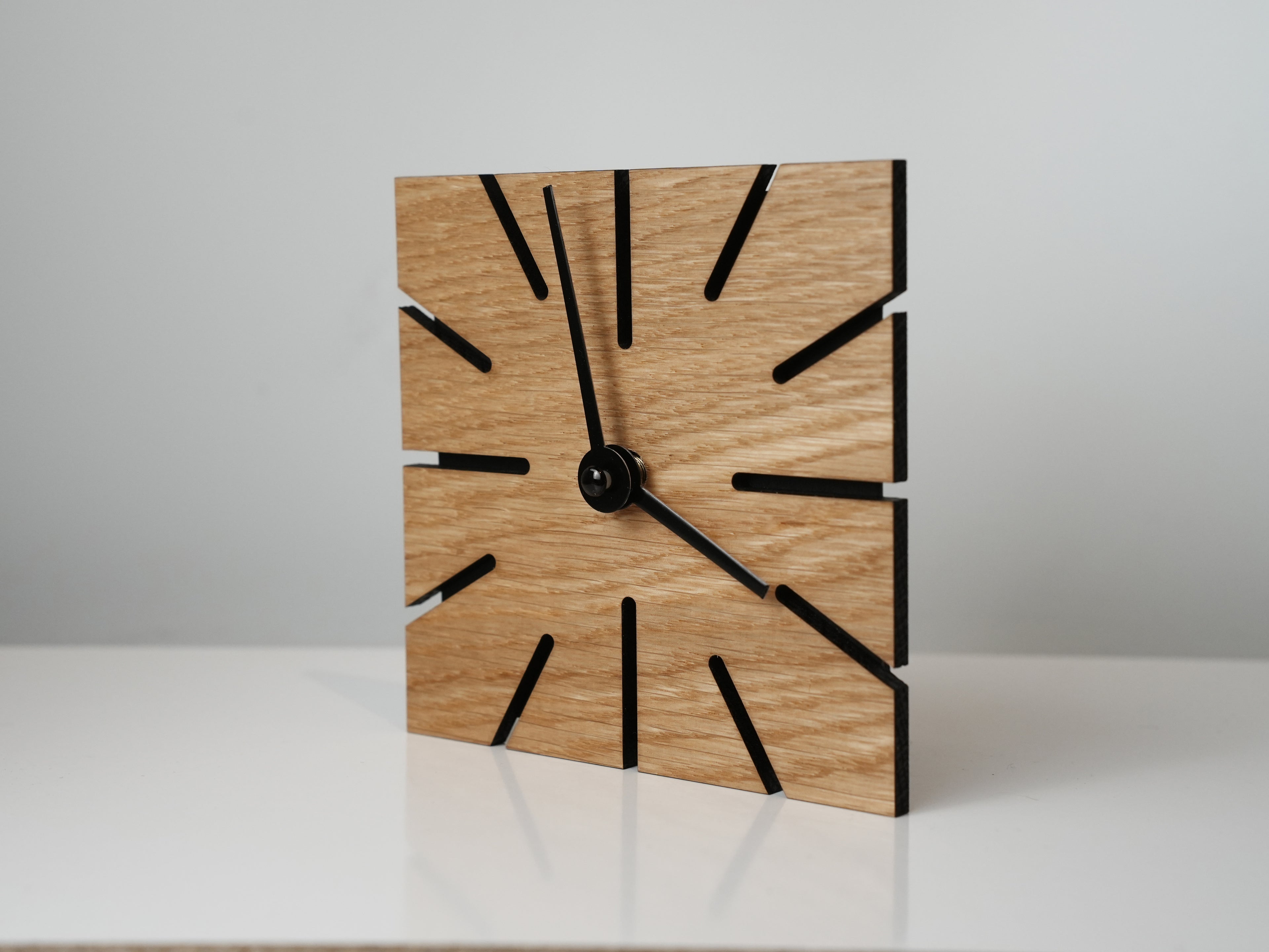 Wanduhr Laserdesign in Eiche